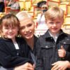 Πριγκίπισσα Σαρλίν: Η νέα δημόσια εμφάνιση με τα παιδιά της και το classic σικάτο look της