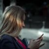 Έρευνα: Οι Έλληνες δεν εμπιστεύονται τα παραδοσιακά ΜΜΕ – Προτιμάνε influencers για την ενημέρωσή τους